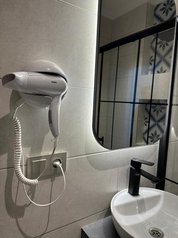Center Of City In Besiktas 2 Plus 1 With 2 Bathroom And 3 Air Conditioner Istanbul Exterior foto